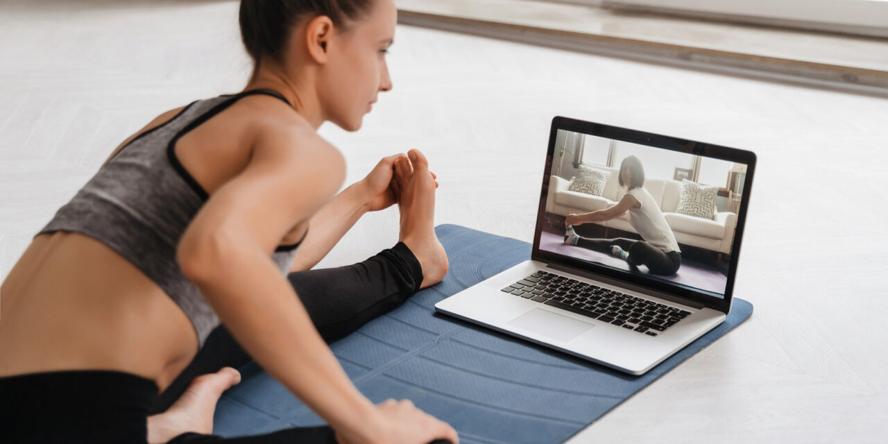 Online Pilates vs. Studio Classes: Cost, Coaching, and Convenience