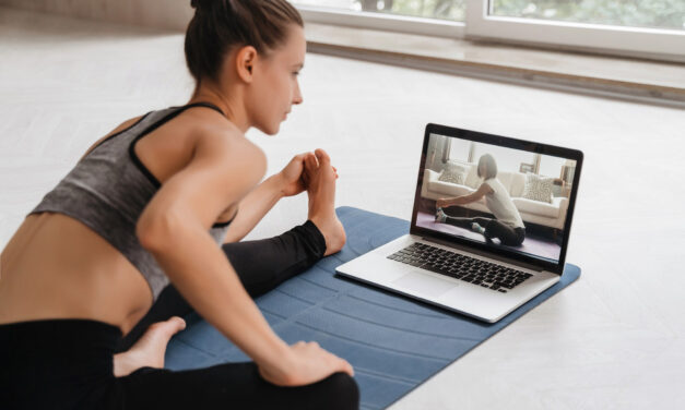 Online Pilates vs. Studio Classes: Cost, Coaching, and Convenience